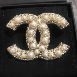 Pre-owned Chanel Brooch - Available